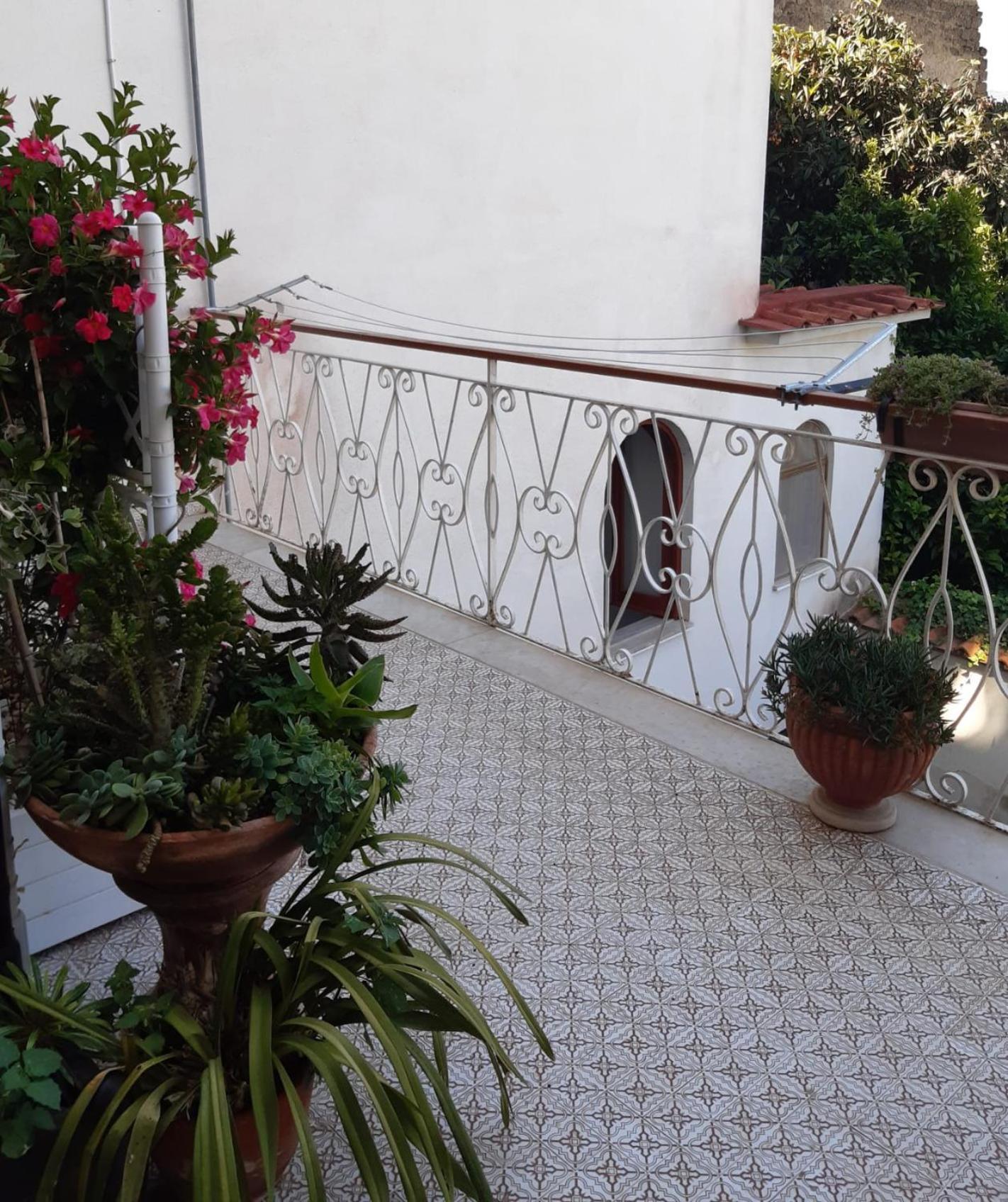 La Casa Di Rosa - Casa Vacanze Meta Exterior photo